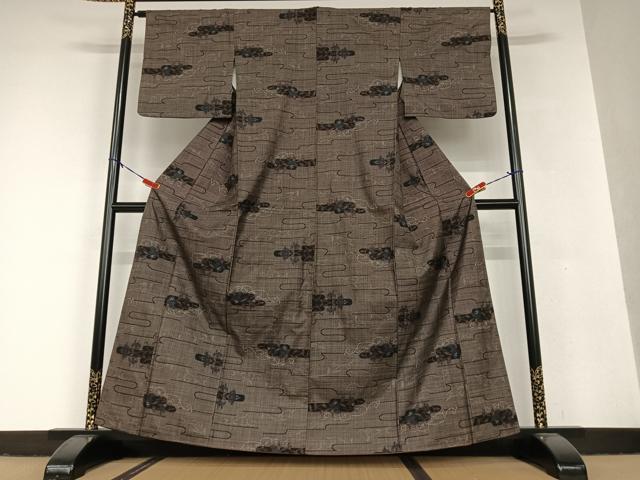 平和屋着物●本場大島紬 泥染め 7マルキ 花唐草文 正絹 逸品 AAAV7013zg
