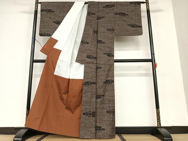 平和屋着物●本場大島紬 泥染め 7マルキ 花唐草文 正絹 逸品 AAAV7013zg
