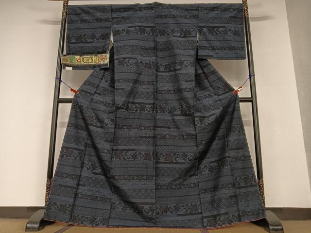 平和屋着物●本場眞綿結城紬 横段花文 証紙付き 正絹 逸品 未使用 AAAV7019zg