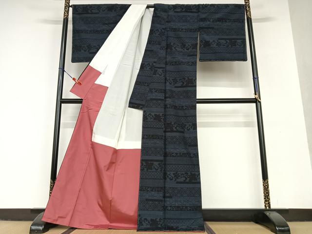 平和屋着物●本場眞綿結城紬 横段花文 証紙付き 正絹 逸品 未使用 AAAV7019zg