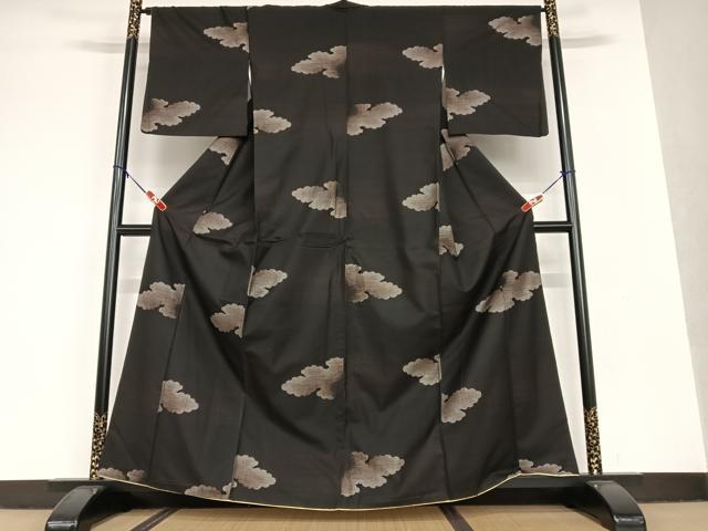 平和屋着物●本場大島紬 泥染め 9マルキ 雲重ね文 正絹 逸品 AAAV7061zg