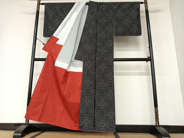 平和屋着物●本場大島紬 花菱文 黒地 正絹 逸品 未使用 AAAV7531zg