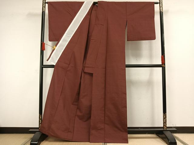 平和屋着物▽石川県指定無形文化財 牛首紬 白山工房 手織り 単衣 色無地 本草木染 海老茶色 反端付き 正絹 逸品 AAAW1465fy