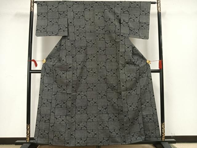 平和屋着物▽上質な紬 単衣 色紙花文 黒地 正絹 逸品 未使用 AAAW1499fy