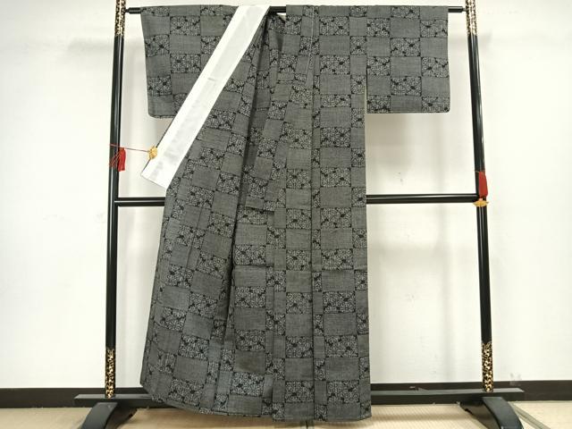 平和屋着物▽上質な紬 単衣 色紙花文 黒地 正絹 逸品 未使用 AAAW1499fy