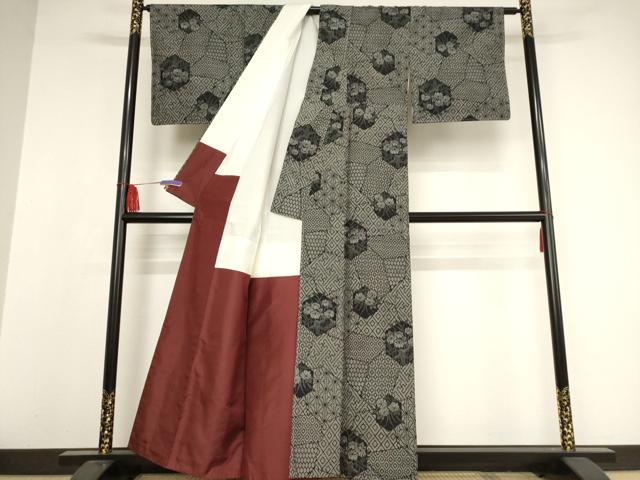 平和屋着物●上質な紬 亀甲草花文 黒地 正絹 逸品 未使用 AAAW5351br
