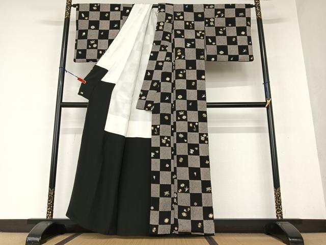 平和屋着物●上質な小紋 市松花宝尽くし文 黒地 金彩 鬼しぼ縮緬 三越扱い 正絹 逸品 AAAW9294zg
