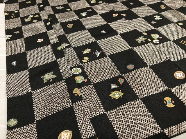 平和屋着物●上質な小紋 市松花宝尽くし文 黒地 金彩 鬼しぼ縮緬 三越扱い 正絹 逸品 AAAW9294zg