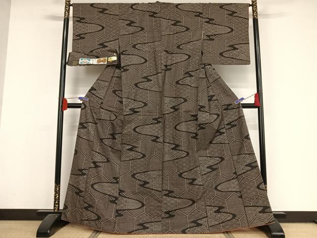 平和屋着物●本場大島紬 純泥染 一元7マルキ 亀甲霞文 証紙付き 正絹 逸品 AAAX0380np