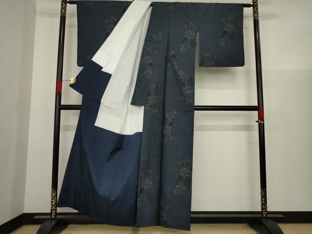 平和屋着物●本場大島紬 カタス7マルキ 草花文 黒地 正絹 逸品 AAAX6961ck