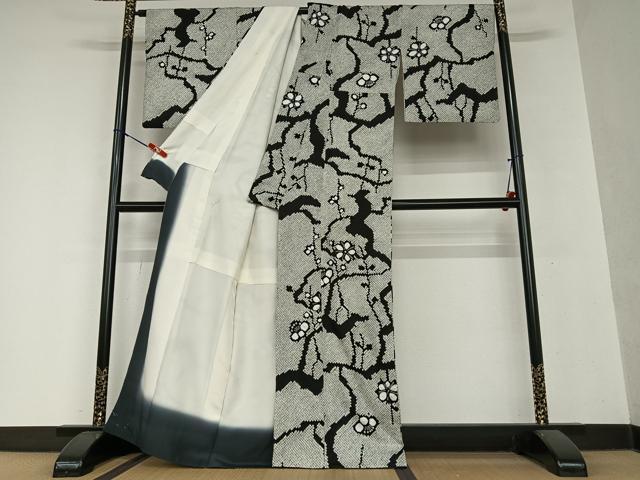 平和屋着物●本疋田絞り 小紋 舞花文 黒地 正絹 逸品 AAAY0300zg