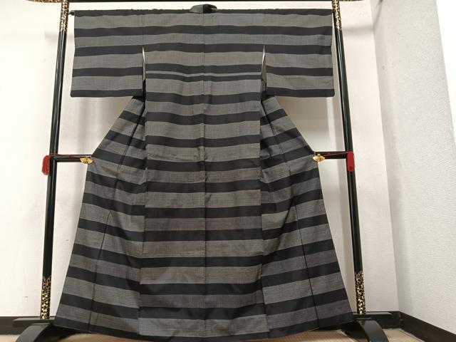 平和屋着物●本場大島紬 100亀甲 横段文 正絹 逸品 AAAY0365ph