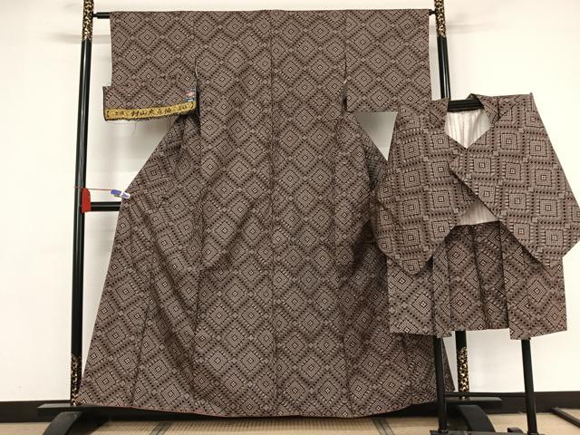 平和屋着物●本場村山大島紬 アンサンブル 菱文 反端付き 正絹 逸品 未使用 AAAY1577np