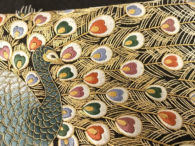 平和屋着物▽総刺繍 単衣 黒留袖 中国三大刺繍 汕頭刺繍 スワトウ刺繍 作家物 喜久郎 紬地 孔雀花文 金糸 正絹 逸品 AAAY1754np