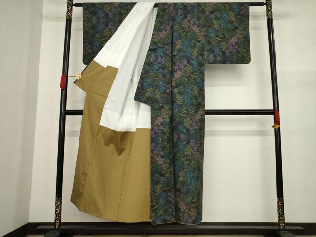平和屋着物●本場大島紬 カタス9マルキ 樹林文 黒地 正絹 逸品 AAAY4778ck