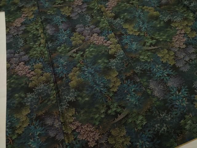 平和屋着物●本場大島紬 カタス9マルキ 樹林文 黒地 正絹 逸品 AAAY4778ck