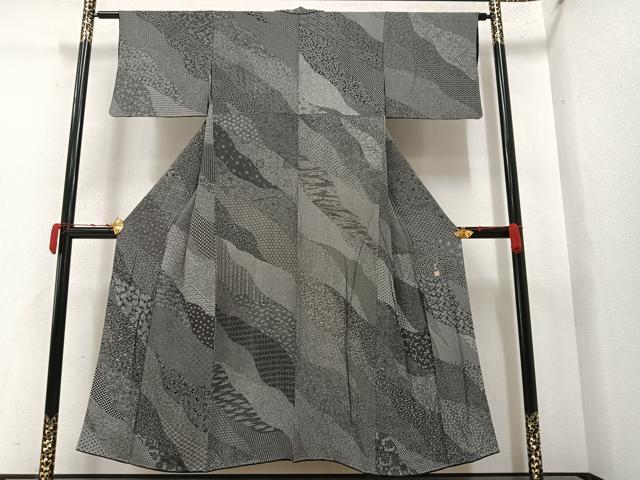 平和屋着物●小紋師 北原寿永 江戸小紋 100柄 寄せ小紋柄 黒地 さが美扱い 正絹 逸品 AAAY6292ph
