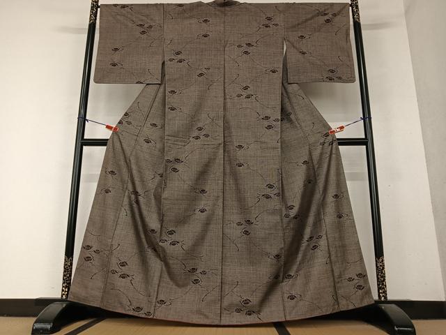 平和屋着物●本場大島紬 泥染め カタス9マルキ 舞花文 正絹 逸品 AAAY6540zg