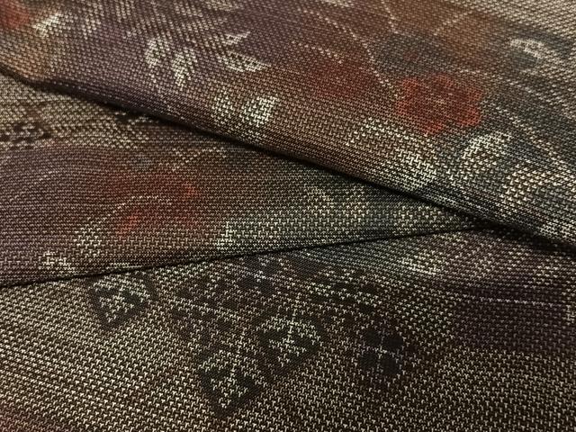 平和屋着物●本場大島紬 泥染め カタス9マルキ 横段草花文 正絹 逸品 AAAY6678zg