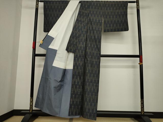 平和屋着物●本場大島紬 波文 黒地 正絹 逸品 AAAY9862ck