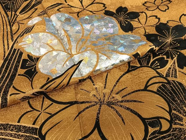 平和屋着物▽金彩友禅作家 金彩の魔術師 堀省平 金煌織 振袖 草花文 銀彩 十二単衣風 正絹 逸品 AAAZ0082zg