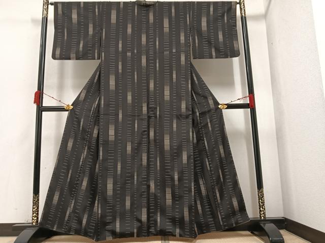 平和屋着物●本場染大島紬 変わり間道 黒地 正絹 逸品 AAAZ1796ph