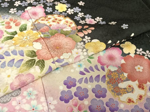 平和屋着物●豪華振袖 雪輪花文 暈し染め 黒地 金彩 仮絵羽 逸品 未使用 AAAZ3278np