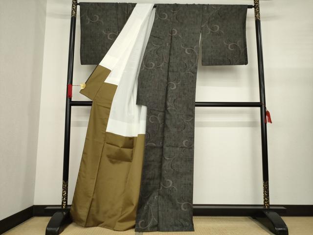 平和屋着物●本場大島紬 カタス7マルキ 唐草文 正絹 逸品 AAAZ4783ck