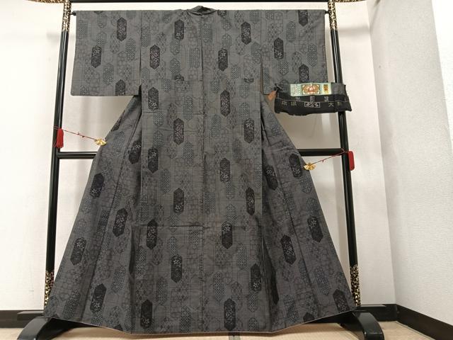 平和屋着物●本場大島紬 カタス7マルキ 吉祥草花文 隆紬工場謹製 証紙付き 正絹 逸品 AAAZ4915ph