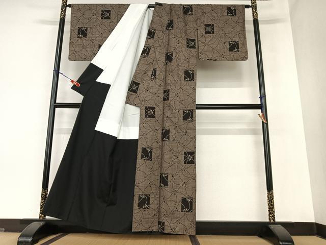 平和屋着物●本場大島紬 泥染 カタス9マルキ 色紙花文 正絹 逸品 AAAZ7596zg