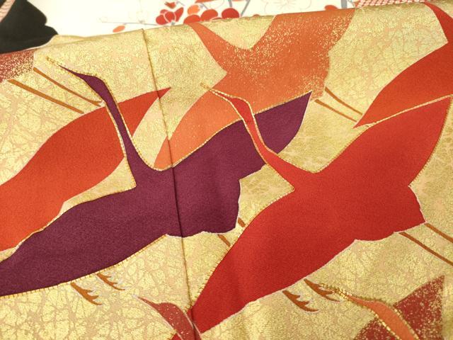 平和屋着物●豪華振袖 作家物 飛鶴雲重ね文 黒地 金彩 正絹 逸品 AABA3293ck