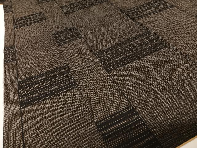 平和屋着物●塩沢紬 90亀甲 段違い文 正絹 逸品 AABB0193zg