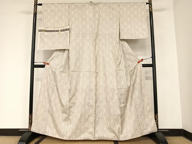 平和屋着物●本場大島紬 白大島 一元7マルキ 麻の葉文様 反端付き 正絹 逸品 AABB6630np