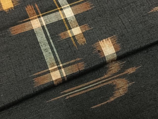 平和屋着物▽上質な紬 単衣 琉球絣 黒地 正絹 逸品 AABC4020fy
