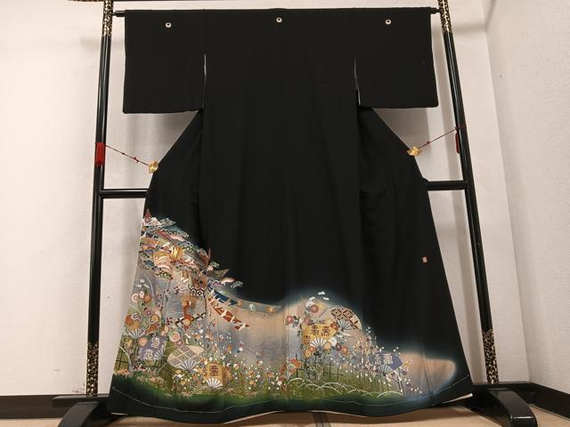 平和屋着物●豪華黒留袖 作家物 駒刺繍 松竹梅扇面花文 暈し染め 金彩 正絹 逸品 AABC9706ph