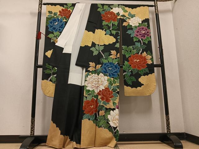 平和屋着物●豪華振袖 駒刺繍 牡丹 黒地 金彩 正絹 逸品 AABD6019ph