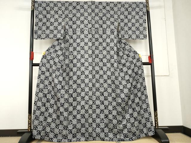 平和屋着物●上質な小紋 市松舞花文 黒地 ますいわ屋扱い 正絹 逸品 AABD6201cs