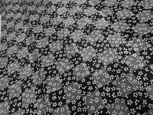 平和屋着物●上質な小紋 市松舞花文 黒地 ますいわ屋扱い 正絹 逸品 AABD6201cs