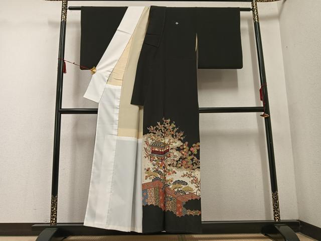 平和屋着物▼セミアンティーク 黒留袖 刺繍 松竹梅風景文 金彩 正絹 逸品 AABE1219ph