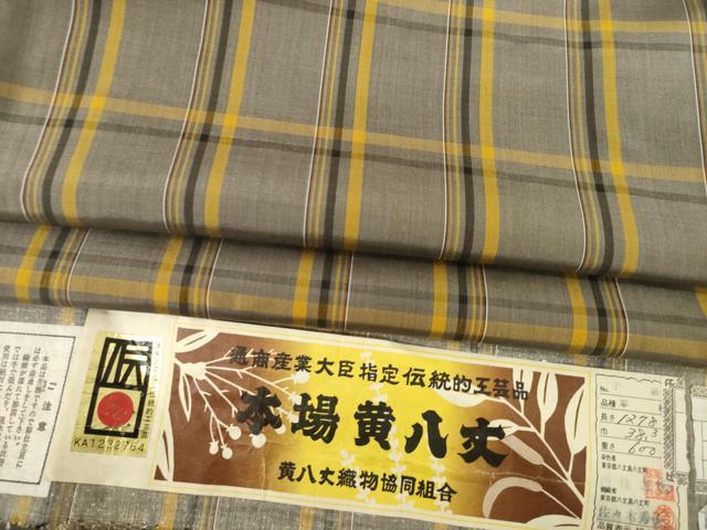 平和屋着物●本場黄八丈 平織 紬 格子 三越扱い 証紙付き 正絹 逸品 AABE2032ck