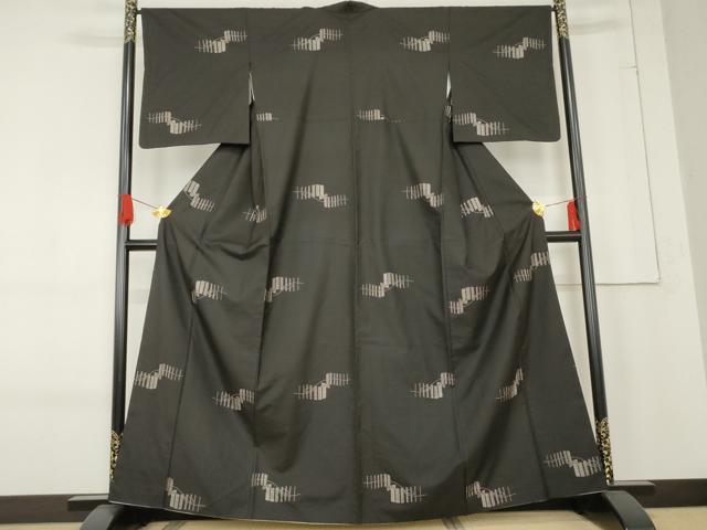 平和屋着物●本場大島紬　地空き　カタス9マルキ　幾何学文様　黒地　正絹　逸品　AABE8646cs 平和屋着物○本場大島紬 地空き カタス9マルキ 幾何学文様 黒地 正絹