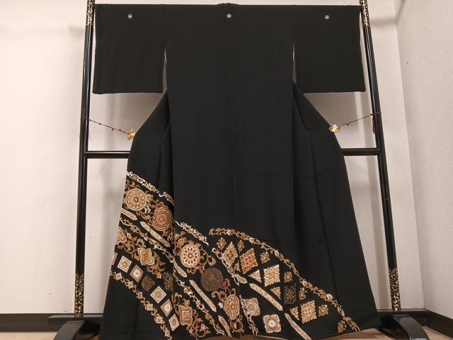 平和屋着物●創業460年・千總 黒留袖 駒刺繍 花唐草文 金彩 高島屋扱い 正絹 逸品 AABE8925ph