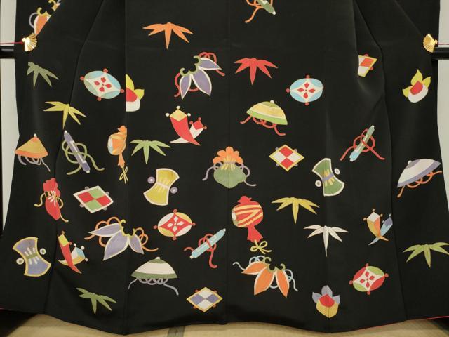 平和屋着物●豪華振袖 友禅 宝尽くし 黒地 金彩 正絹 逸品 AABE9236ck