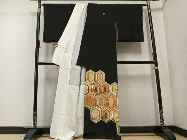 平和屋着物■豪華黒留袖 駒刺繍 亀甲花唐草文 金彩 正絹 逸品 AABF0180ph