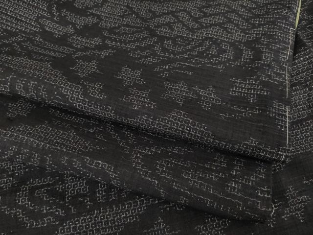 平和屋着物●結城紬　80亀甲　雲重ね文　黒地　正絹　逸品　未使用　AABF0929ck 平和屋着物○結城紬 80亀甲 雲重ね文 黒地 正絹 逸品 未使用 AABF0929ck