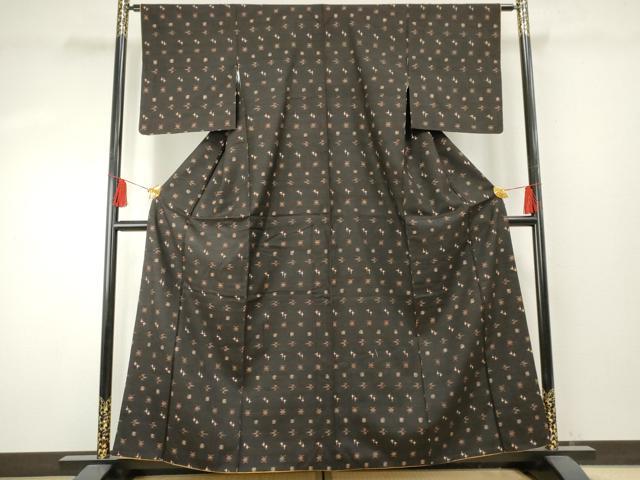 平和屋着物●国指定重要無形文化財 本場久米島紬 手織 琉球絣文様 正絹 逸品 AABF1078cs