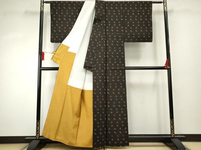平和屋着物●国指定重要無形文化財 本場久米島紬 手織 琉球絣文様 正絹 逸品 AABF1078cs