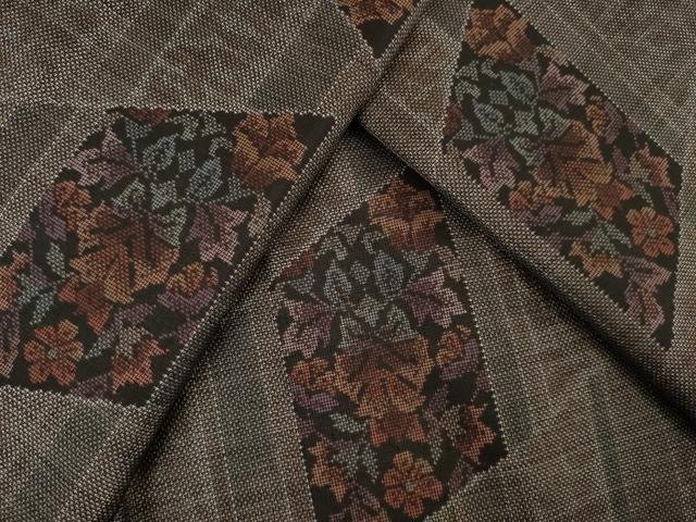 平和屋着物●本場大島紬　カタス9マルキ　草花文　正絹　逸品　AABF1771ck 平和屋着物○本場大島紬 カタス9マルキ 草花文 正絹 逸品 AABF1771ck