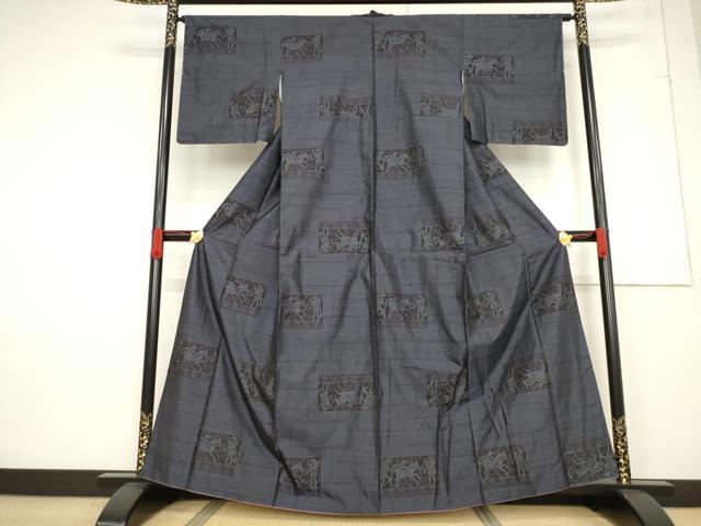 平和屋着物●本場大島紬 鳥獣 人物文 正絹 逸品 AABF1782ck