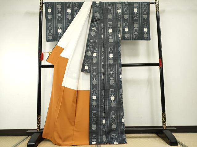 平和屋着物●京都の和装業の老舗一門 千切屋 紬 遠州椿 反端付き 正絹 逸品 AABF2020cs